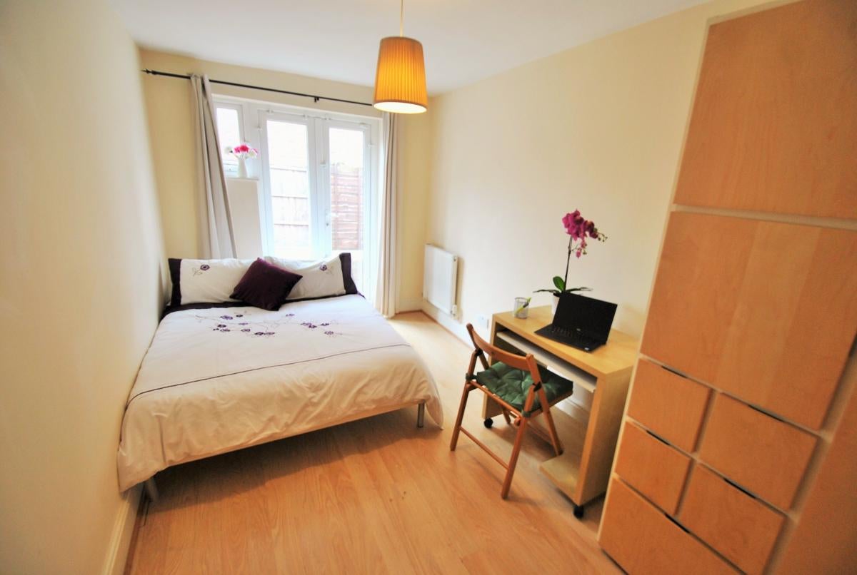 Flat Edgeworth Drive in Manchester