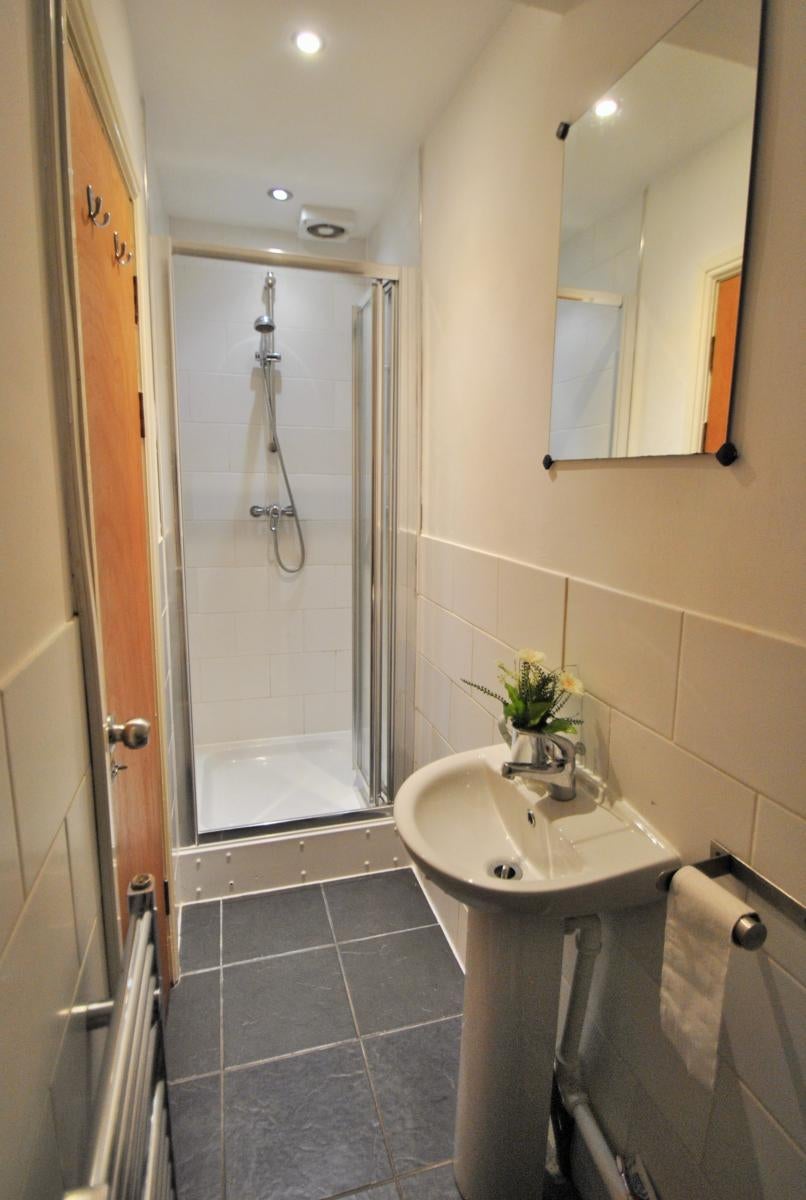 Flat Edgeworth Drive in Manchester