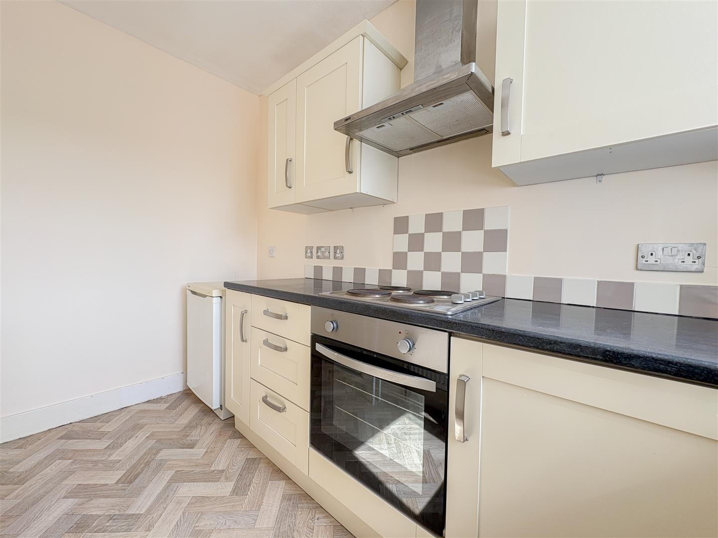 Flat Earl Street in St Leonards