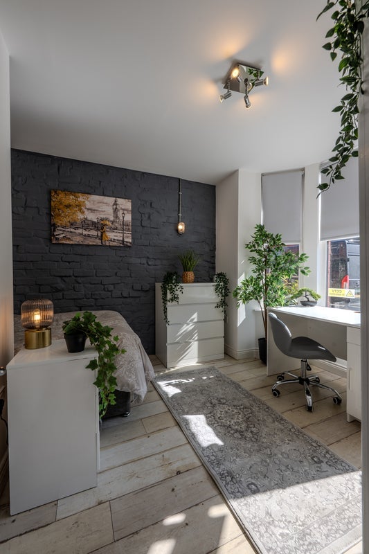 Room Filey Road in Manchester
