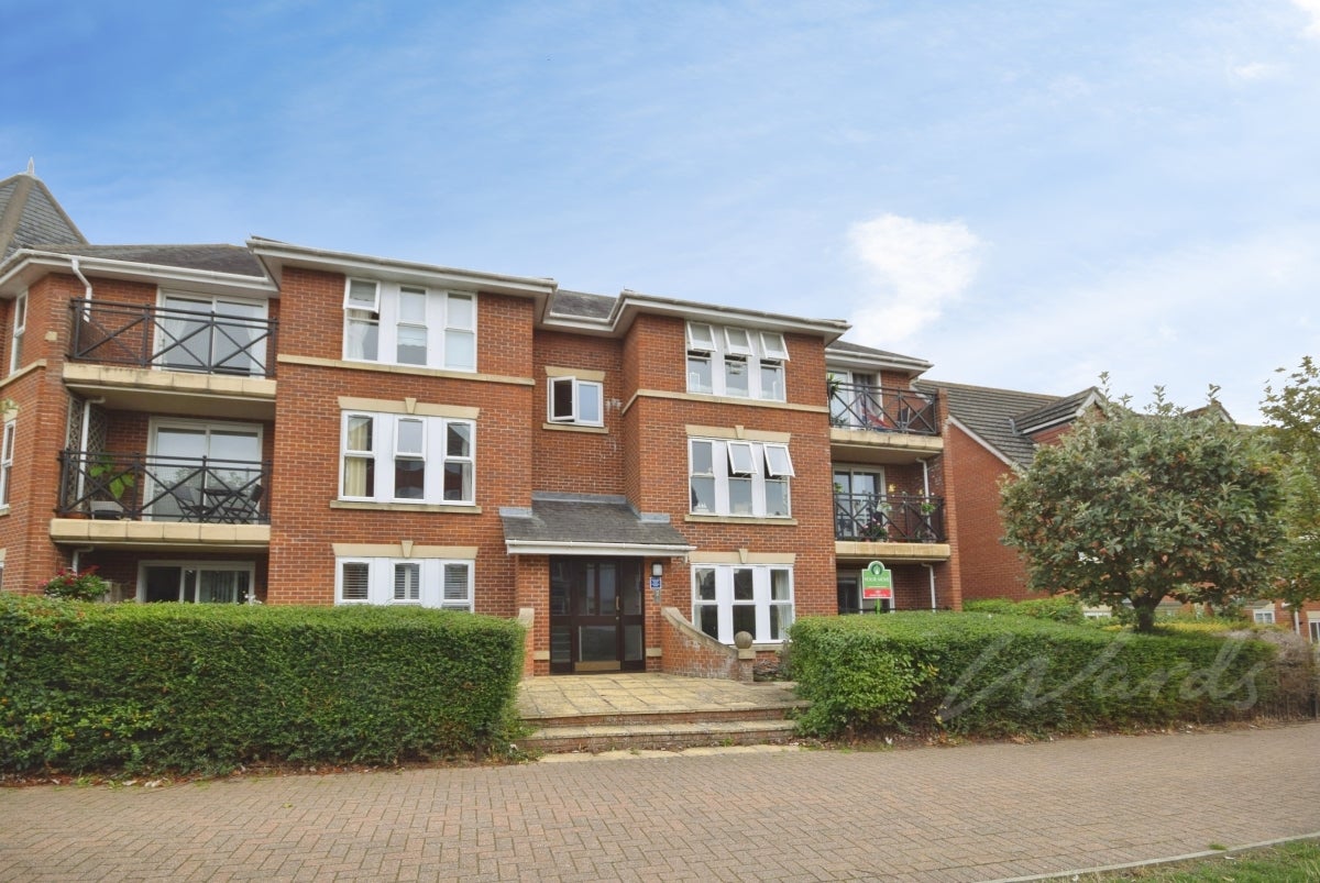 Flat Goldcrest Drive in Chatham