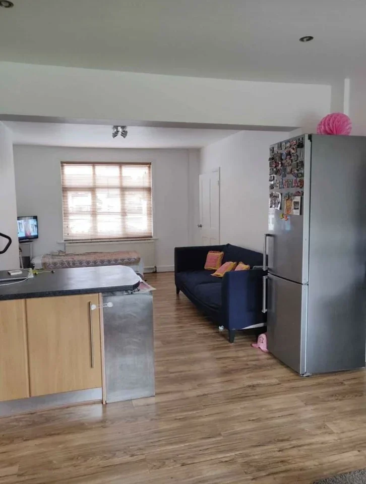 Room Sandycombe Road in Greater London