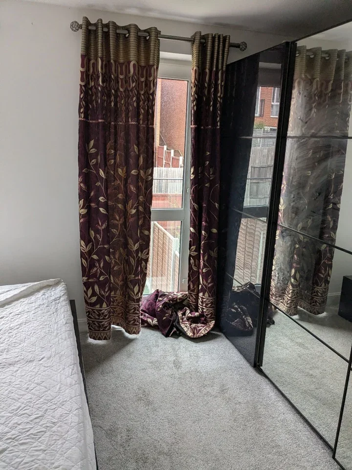 Room Oakes Crescent in Dartford
