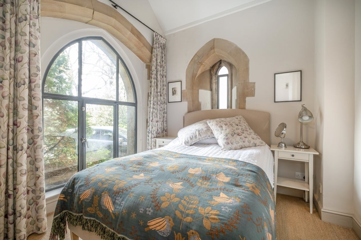 Flat Kew Road in Greater London