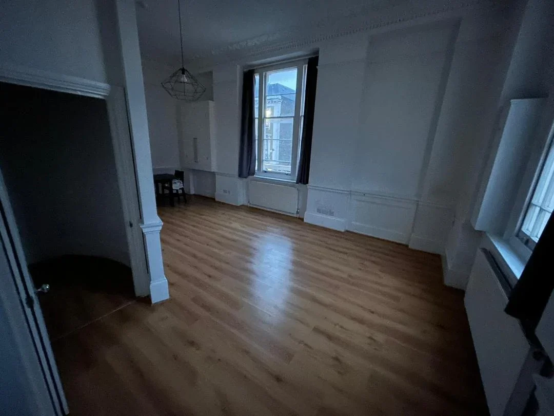 Flat Cambridge Street in City of Westminster