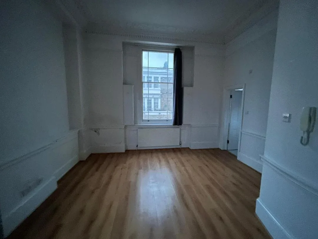 Flat Cambridge Street in City of Westminster