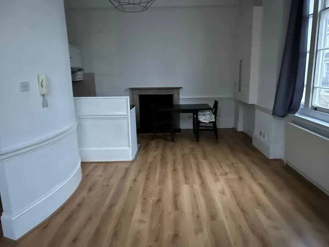 Flat Cambridge Street in City of Westminster