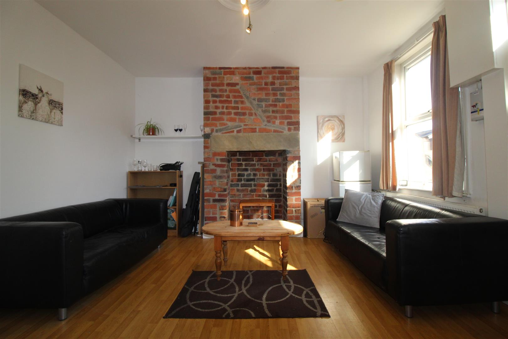 Room Highbury Road in Leeds