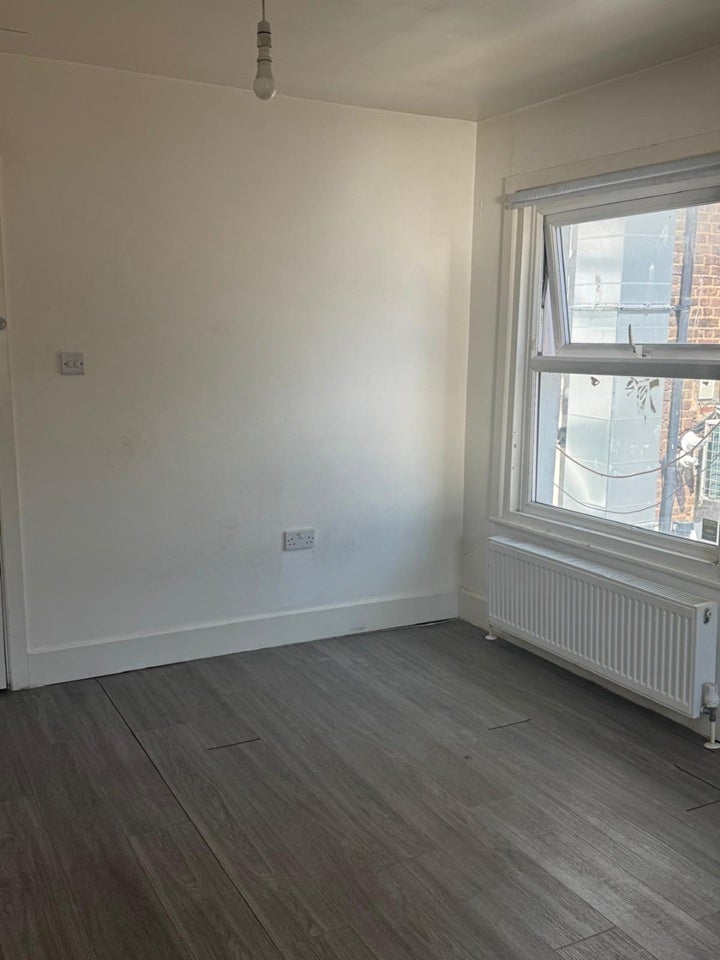 Flat The Vale in Greater London