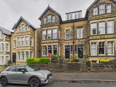 Flat Harlow Moor Drive in Harrogate