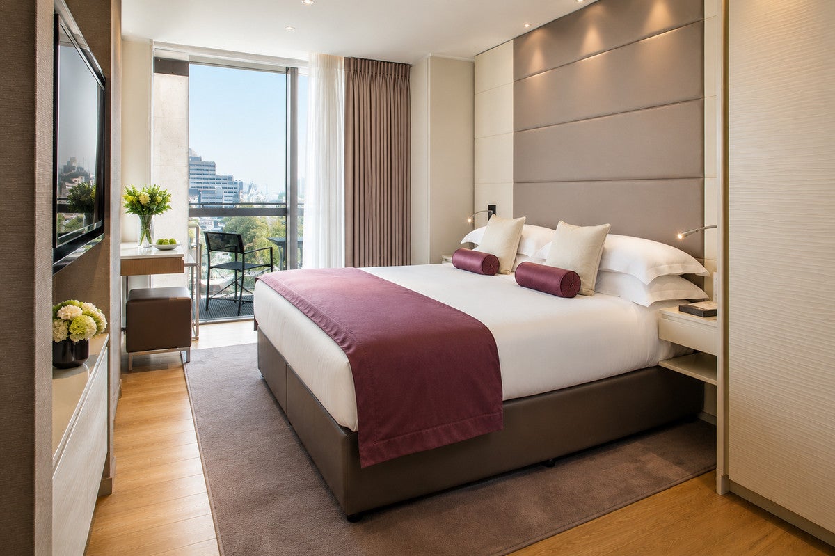 Flat Sugar Quay Walk in City of London