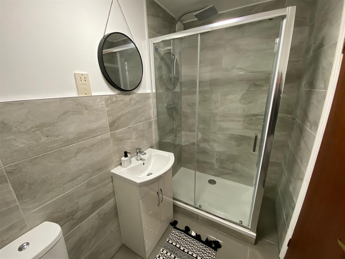 Flat Reverend Close in Greater London