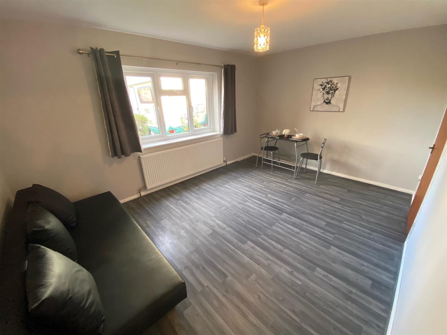 Flat Reverend Close in Greater London