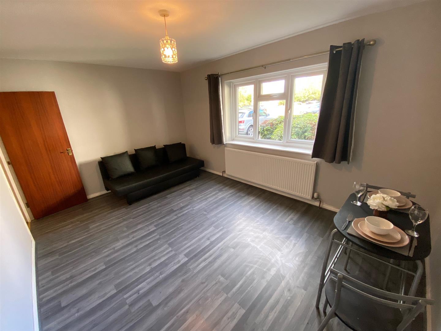 Flat Reverend Close in Greater London