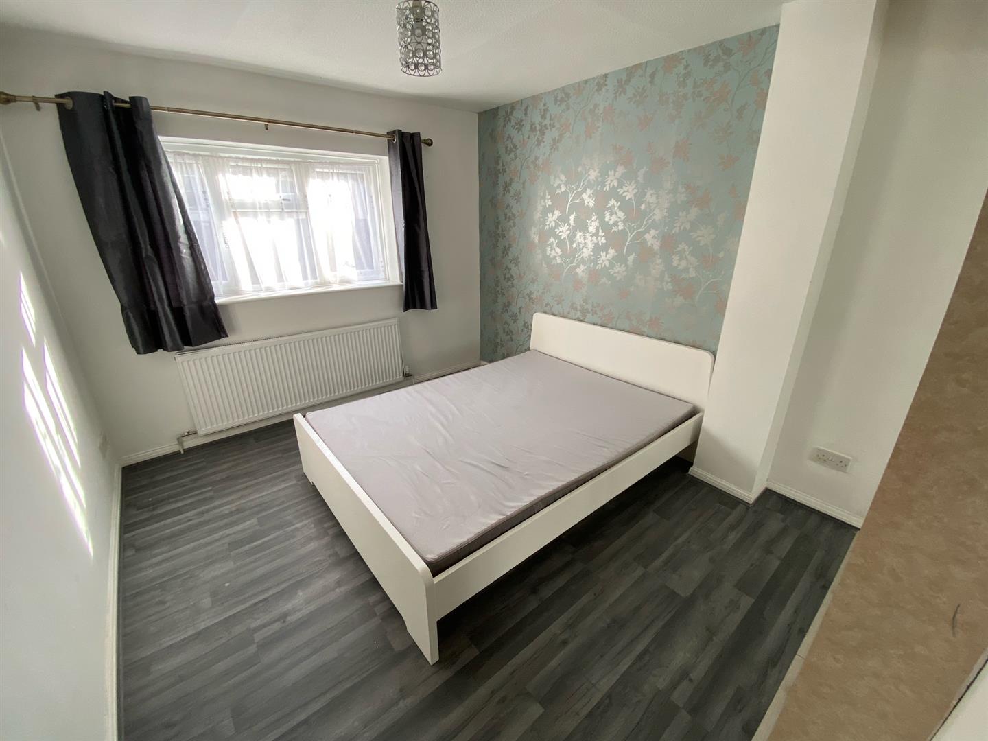 Flat Reverend Close in Greater London