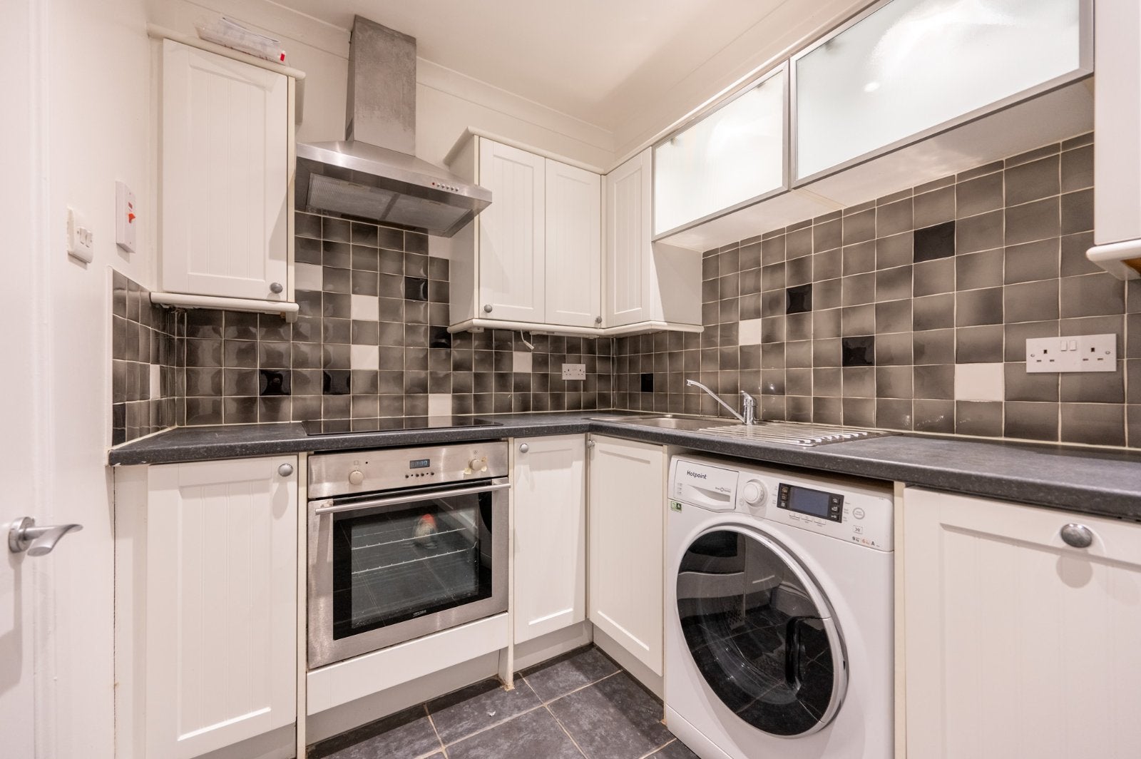 Flat Queensborough Gardens in Glasgow