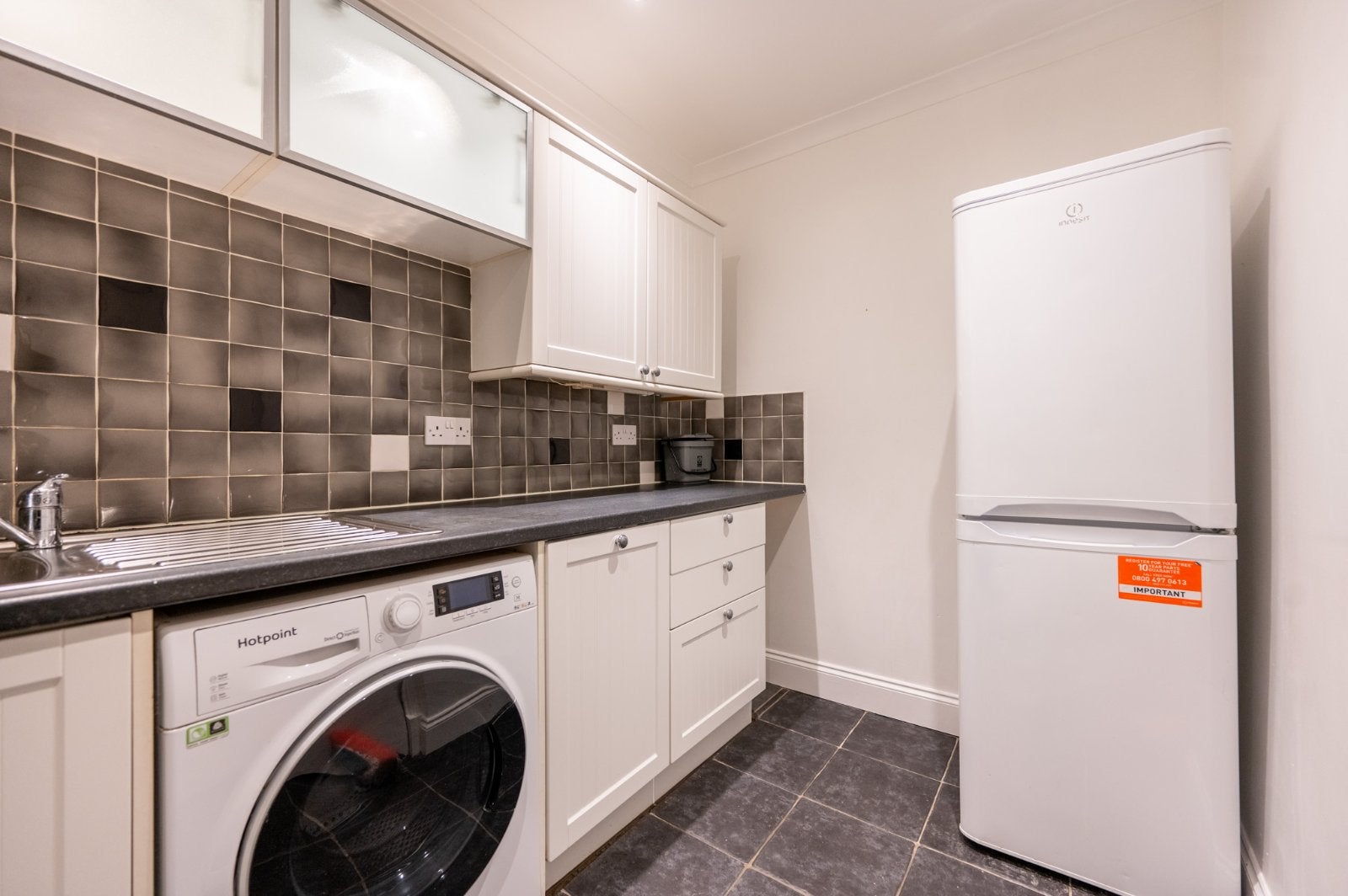 Flat Queensborough Gardens in Glasgow