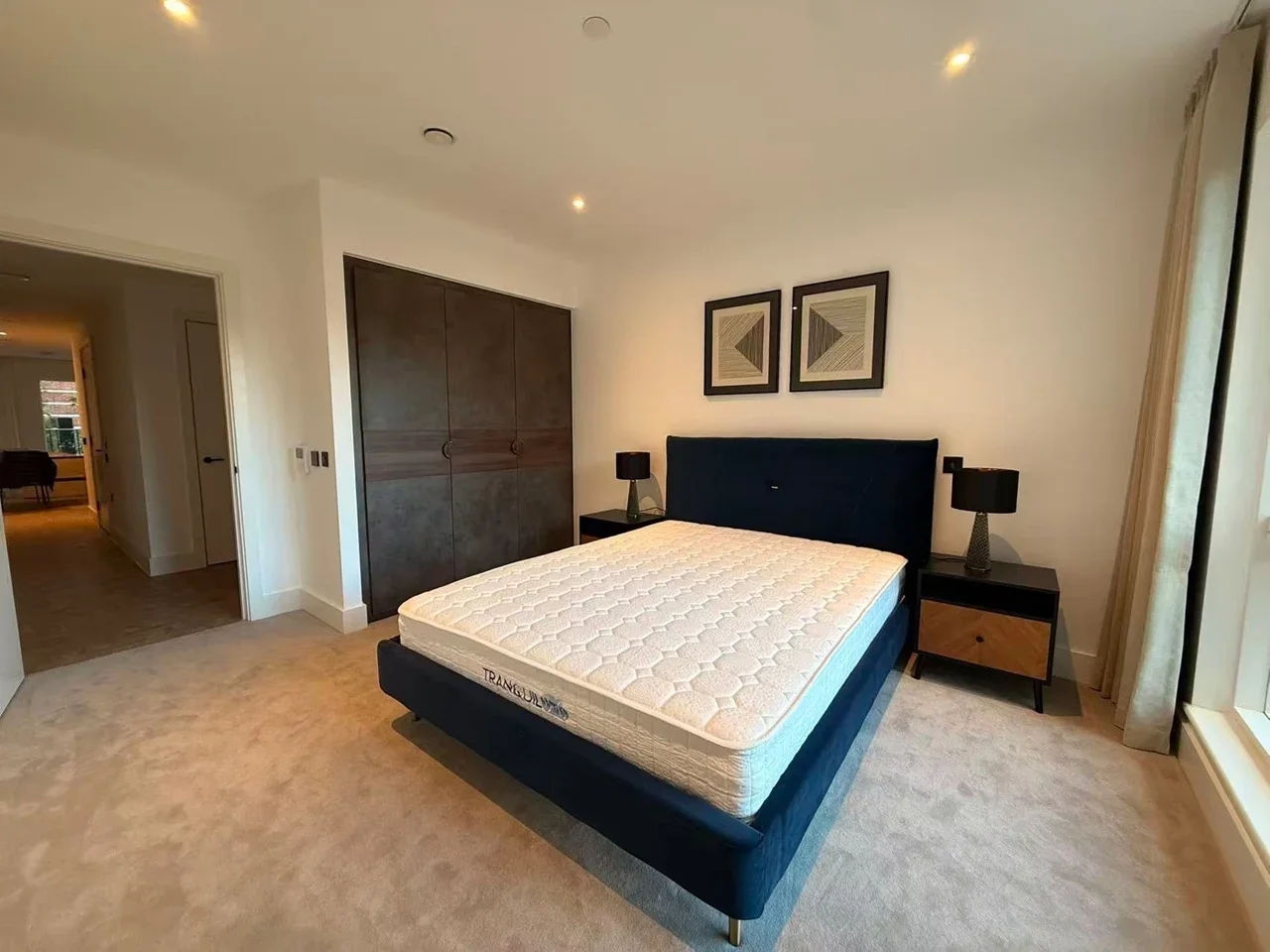 Flat Monarch Square in Greater London