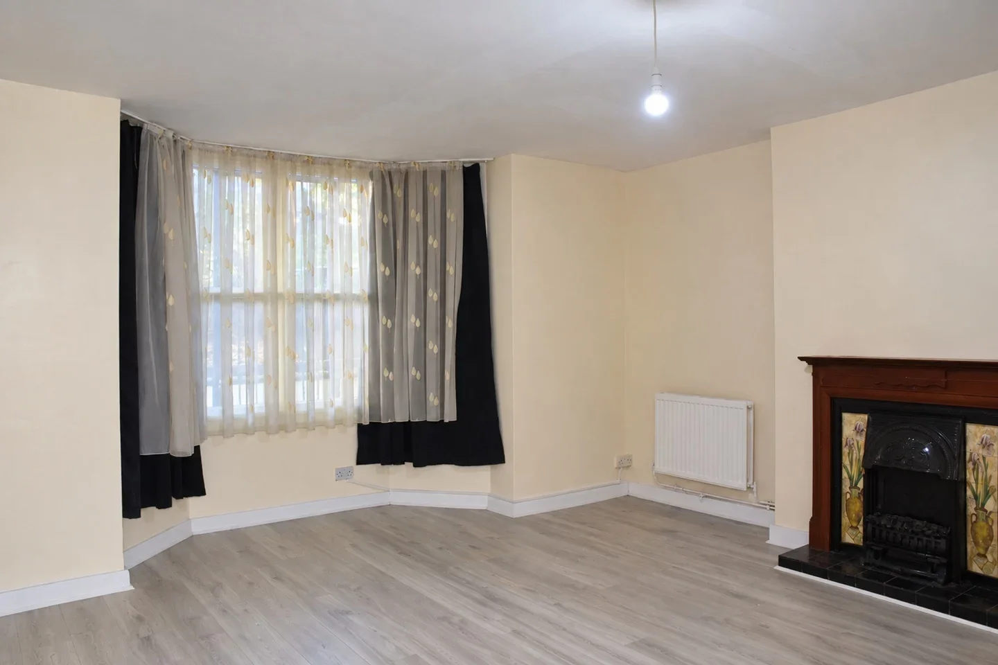 Flat Evering Road in Greater London