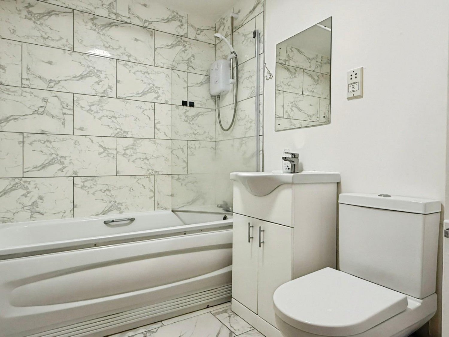 Flat Spring Close in Greater London