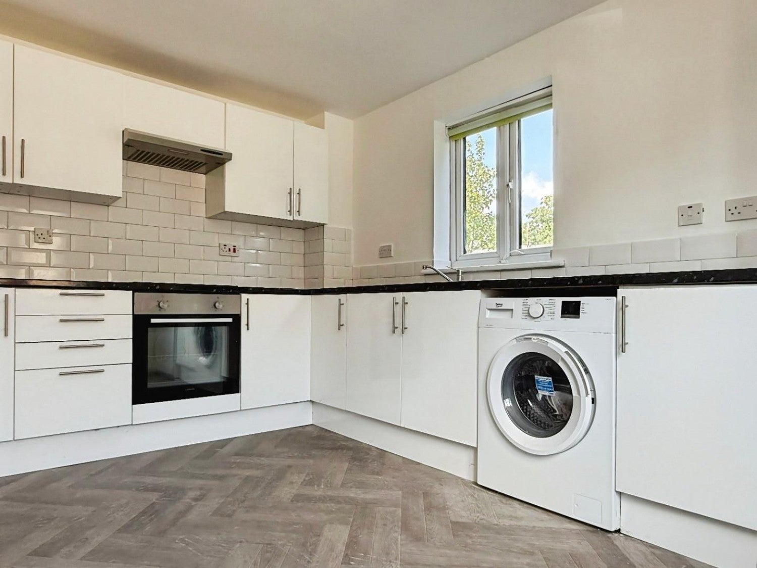 Flat Spring Close in Greater London