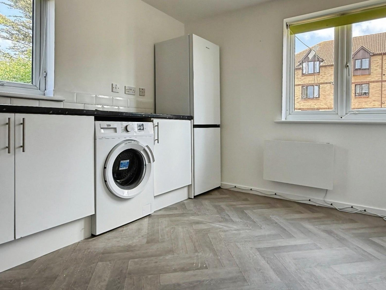 Flat Spring Close in Greater London