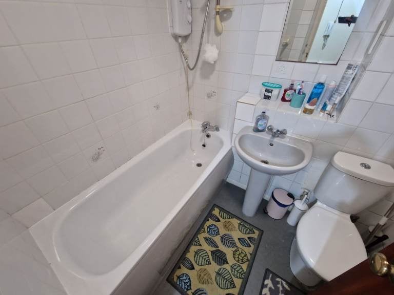 Flat Elmore Close in Greater London