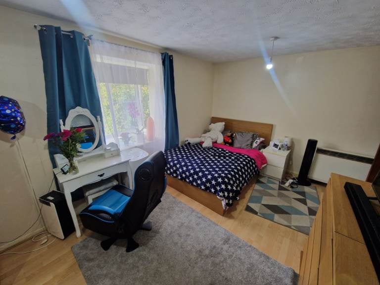 Flat Elmore Close in Greater London