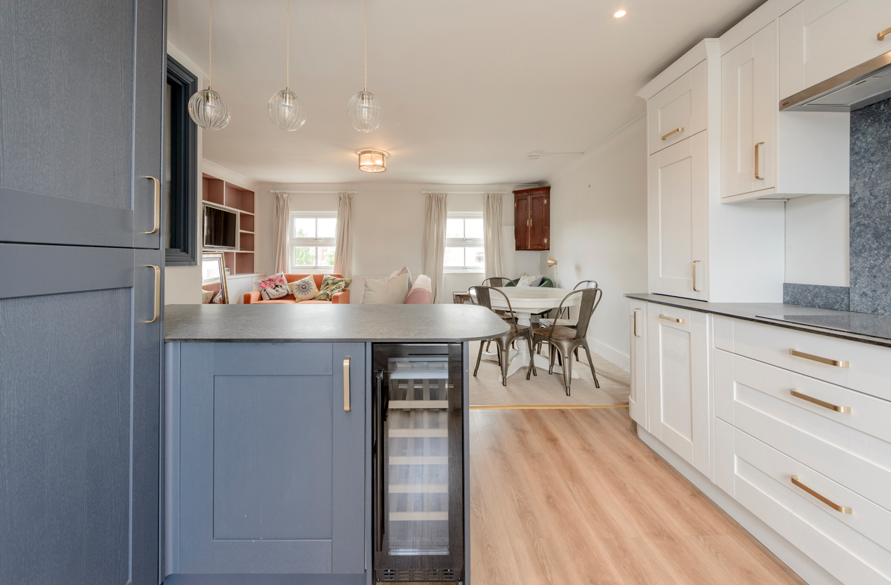 Flat Blythe Road in Greater London