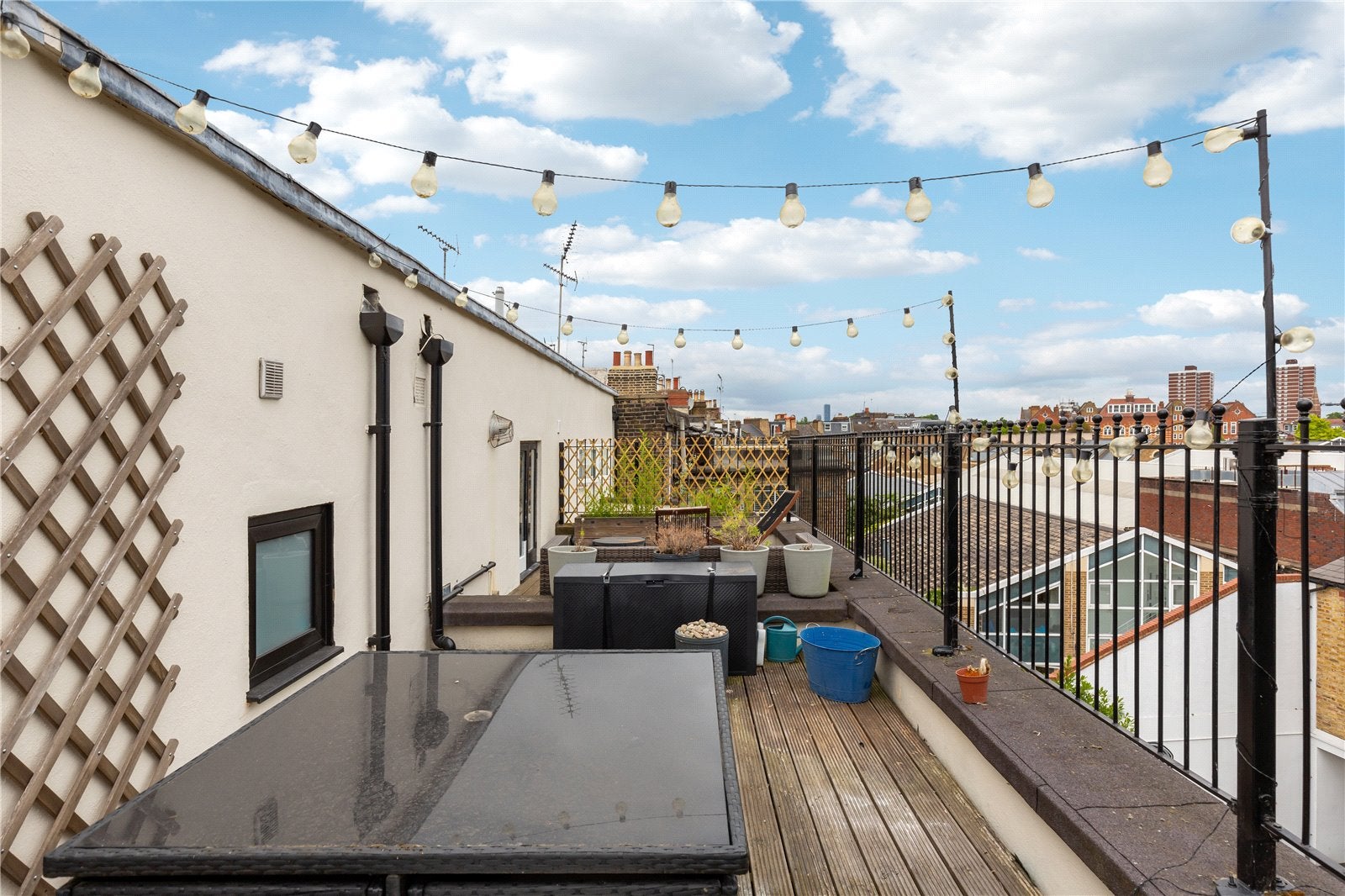 Flat Blythe Road in Greater London