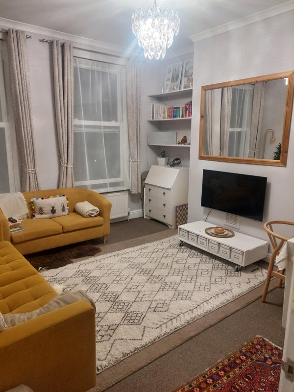 Room Pembury Road in Greater London