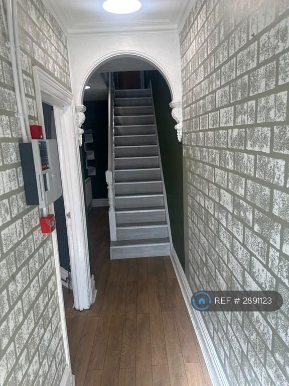 Room Westbourne Road in Luton