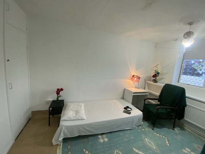 Room Smithy Street in Greater London