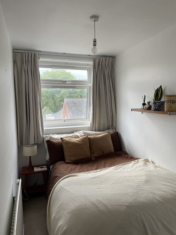 Flat Buttesland Street in Greater London