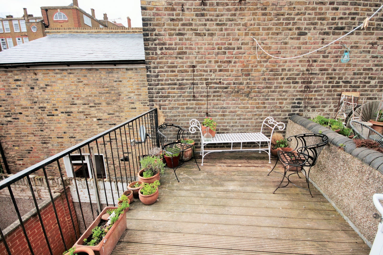 Flat Senrab Street in Greater London