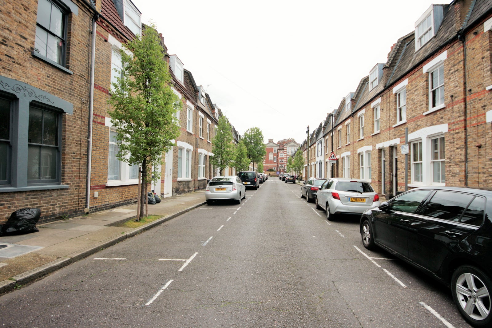 Flat Senrab Street in Greater London
