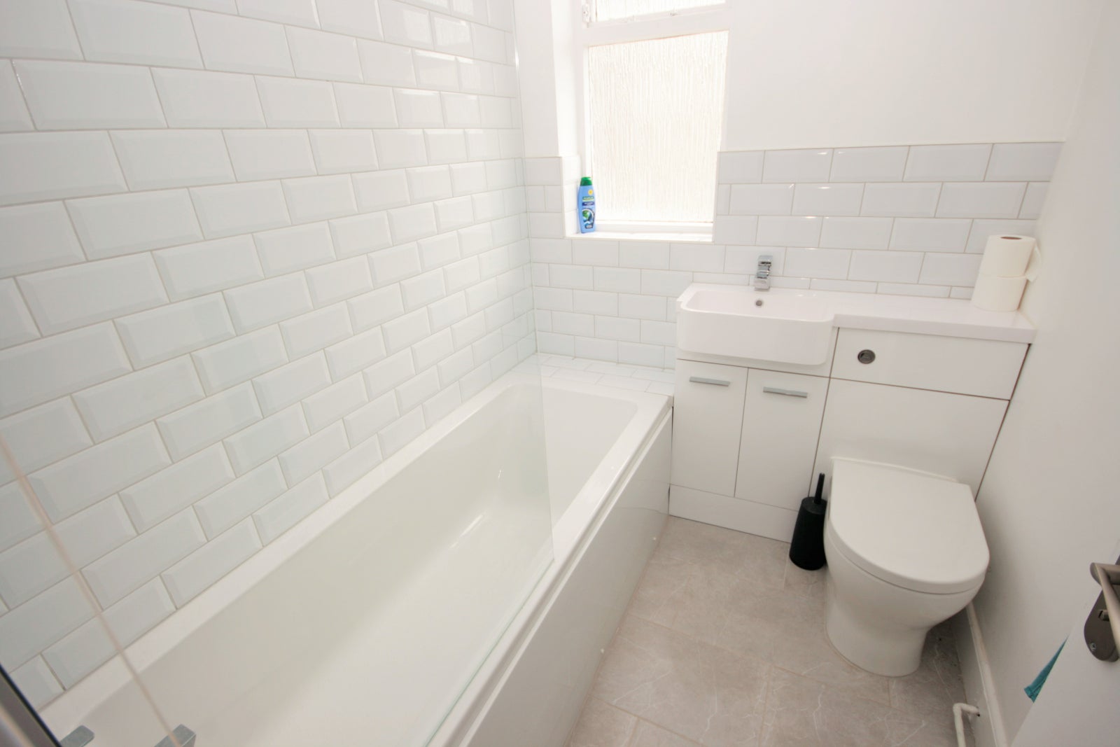 Flat Senrab Street in Greater London