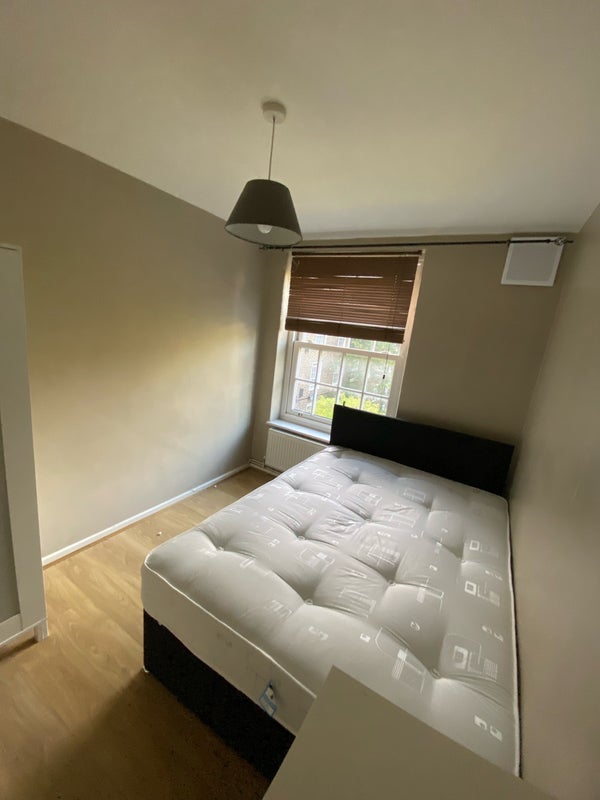 Room Macaulay Road in Greater London