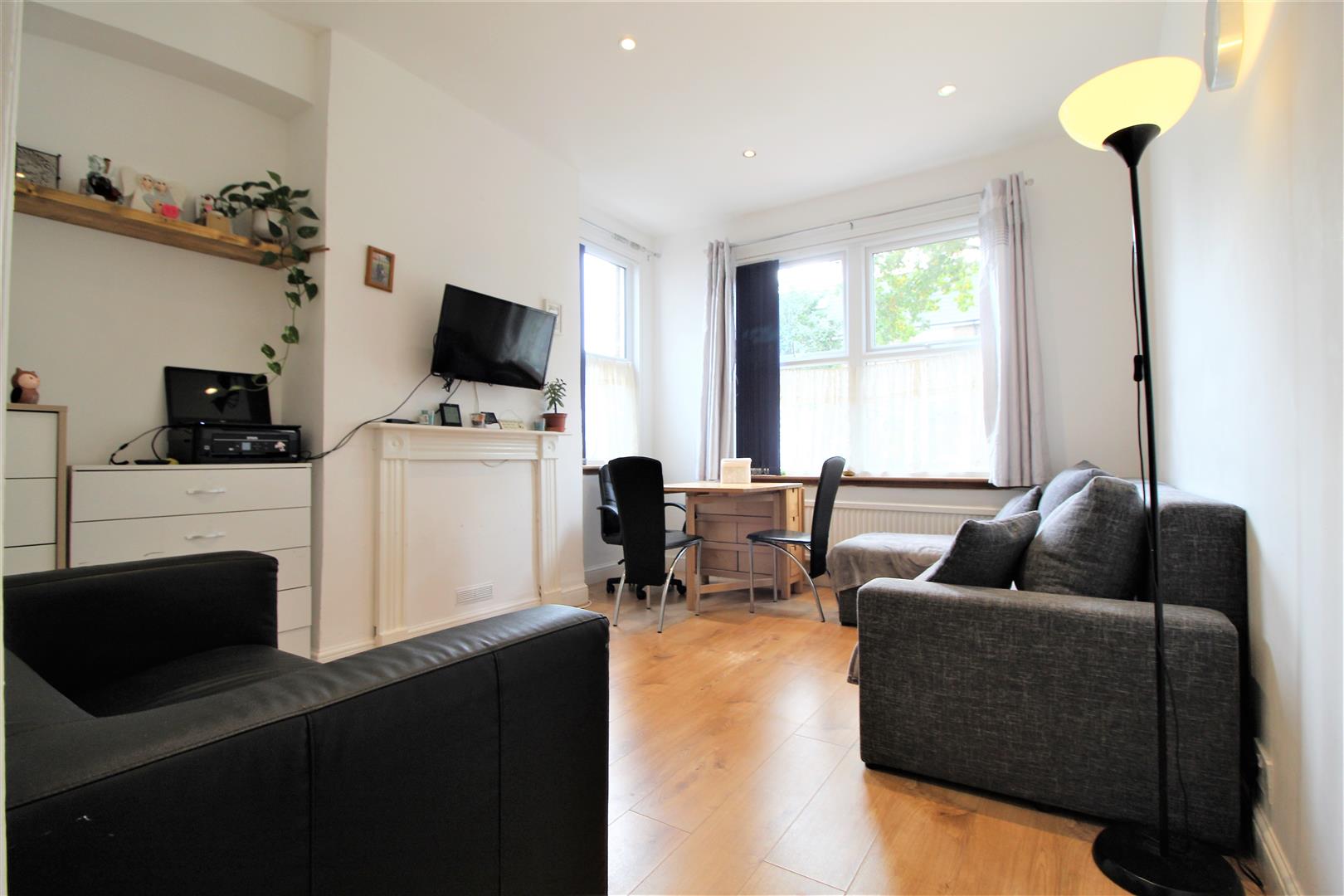 Flat Dunheved Close in Greater London