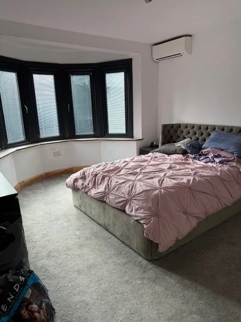 Room Edwina Gardens in Greater London