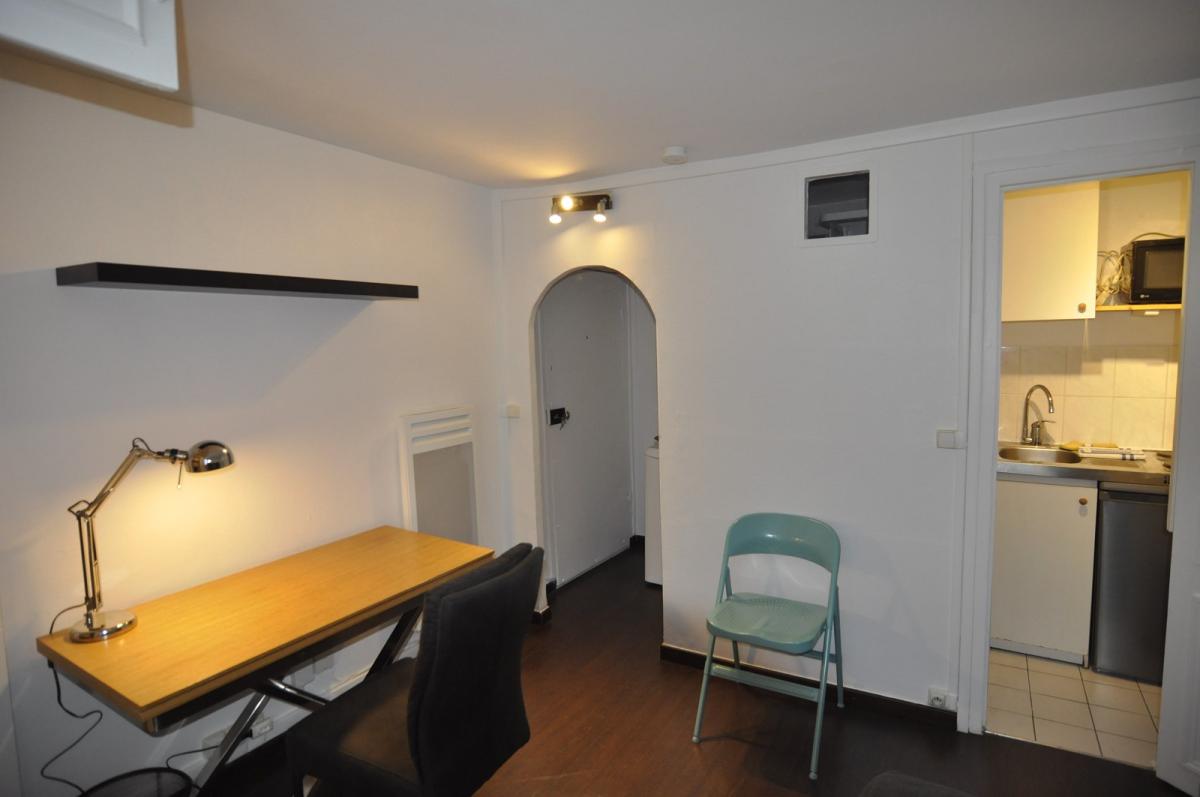 Chambre Rue de Sévigné à Paris