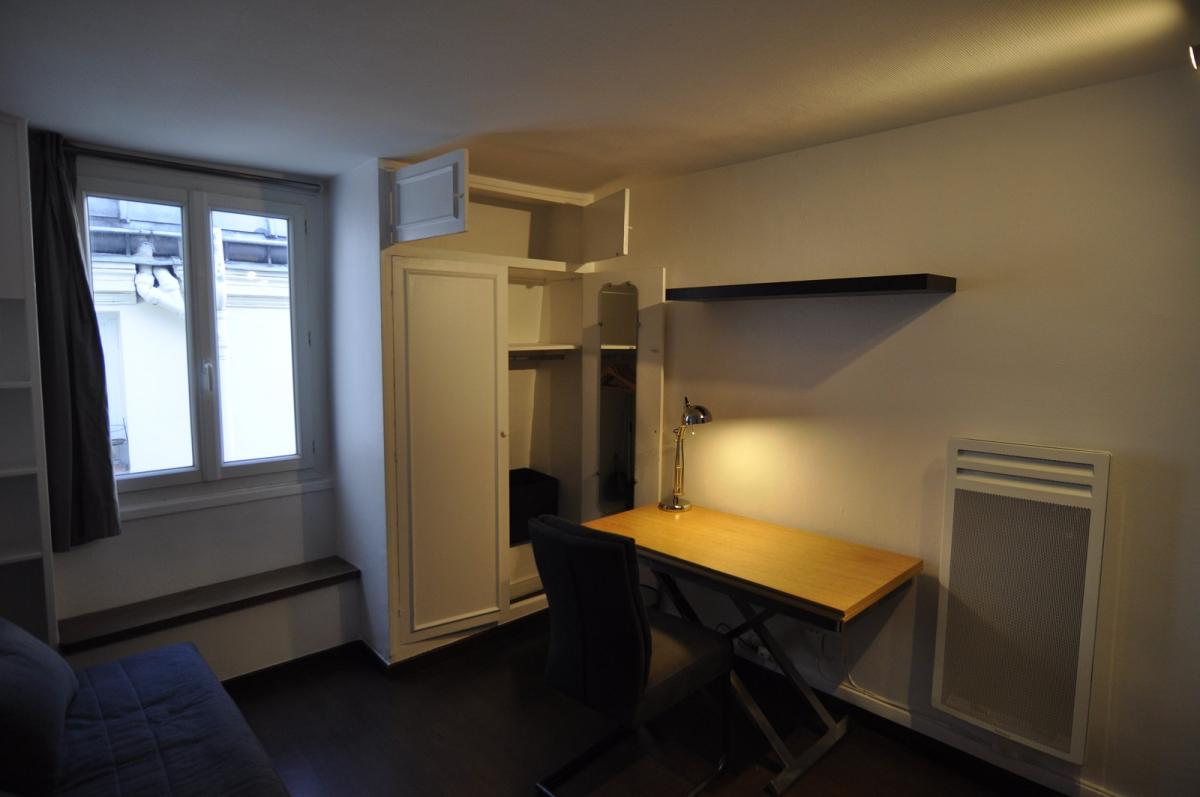 Chambre Rue de Sévigné à Paris