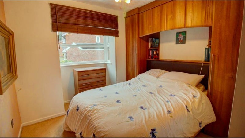 Room Warrington Drive in Birmingham
