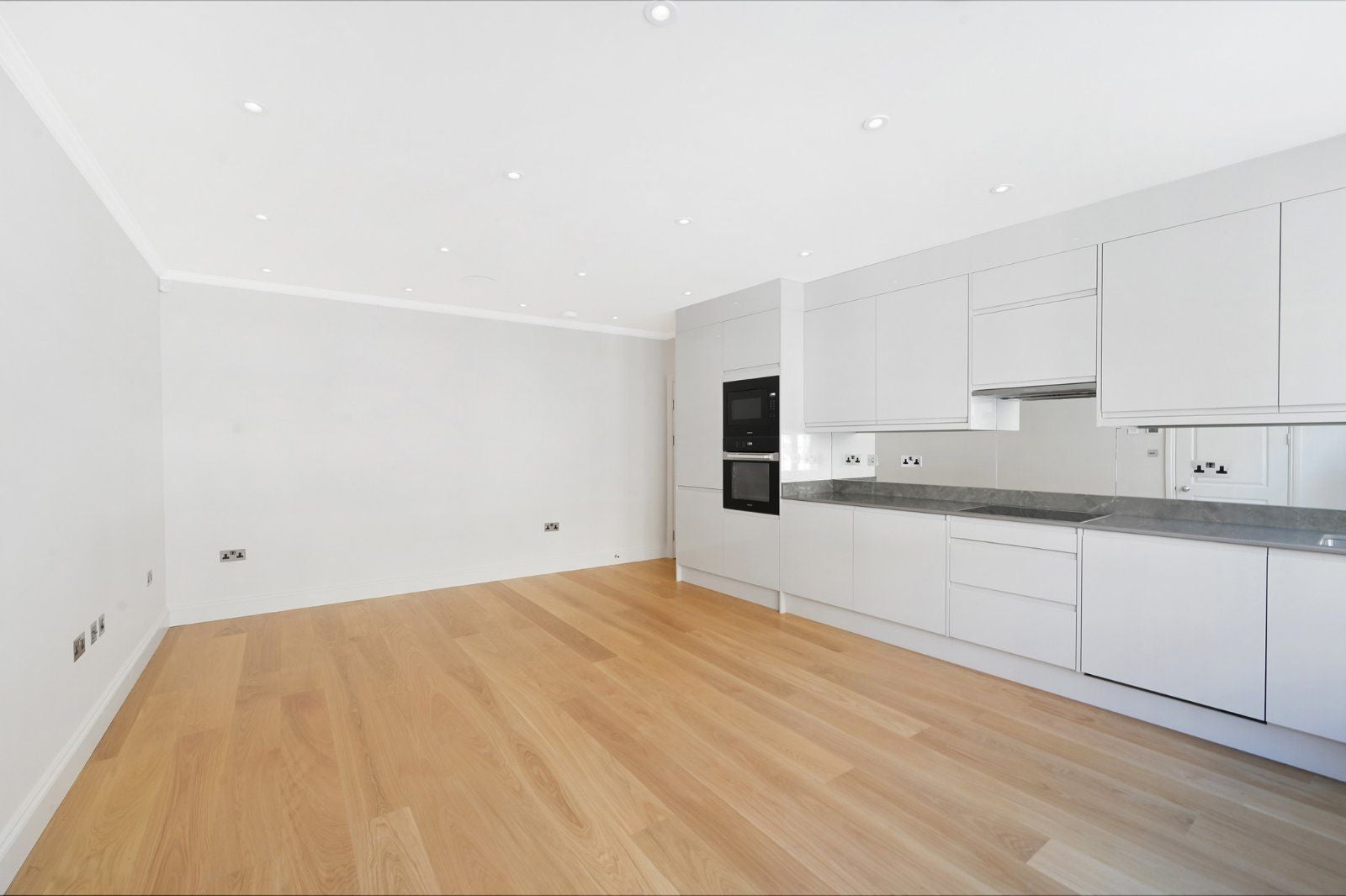 House Kinnerton Street in City of Westminster