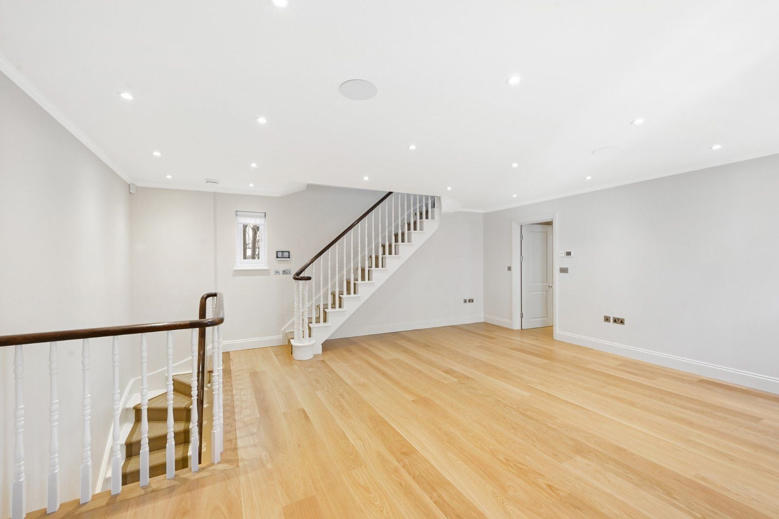 House Kinnerton Street in City of Westminster