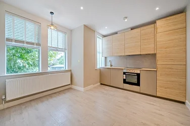 Flat Ellingham Road in Greater London