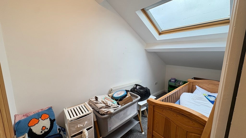 Flat Armley Lodge Road in Leeds