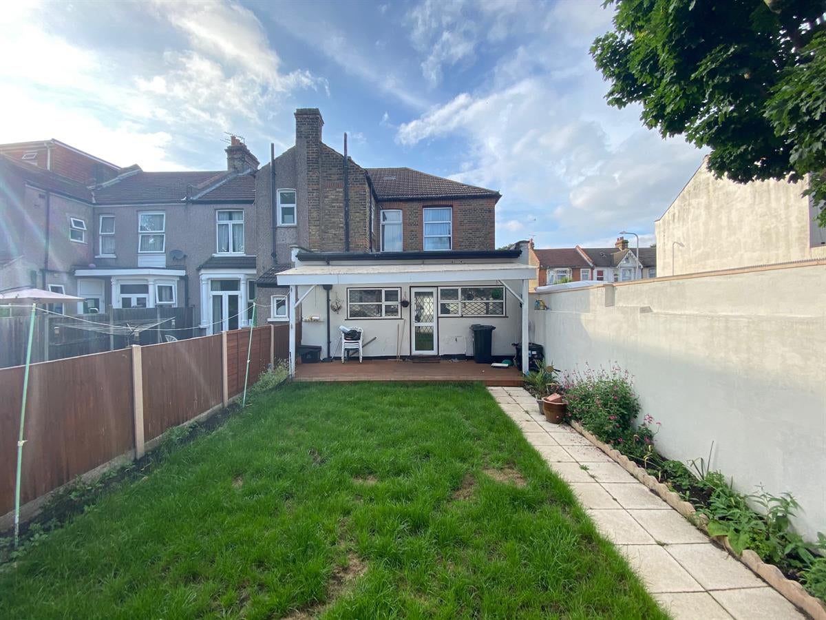 House Mortlake Road in Greater London