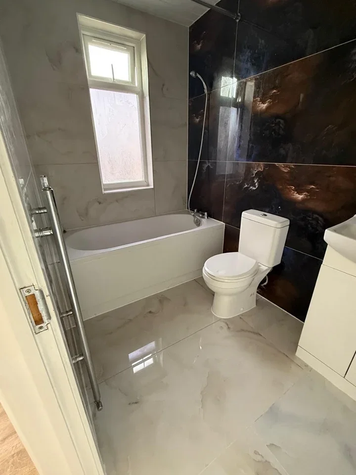 Room Trafford Road in Greater London