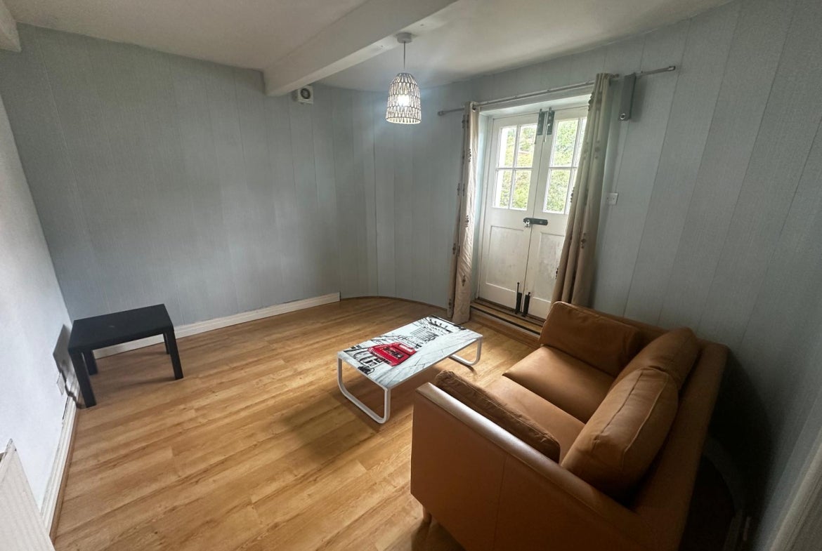 Flat Swinton Grove in Manchester